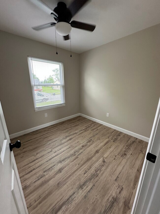 Building Photo - gregg st 2 bedroom