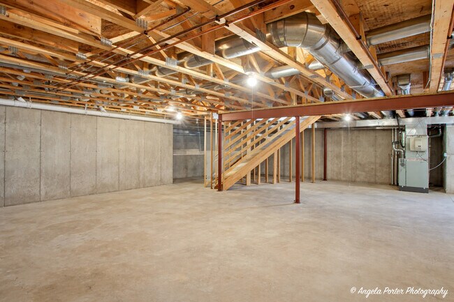 Building Photo - 1901 Kennedy Dr