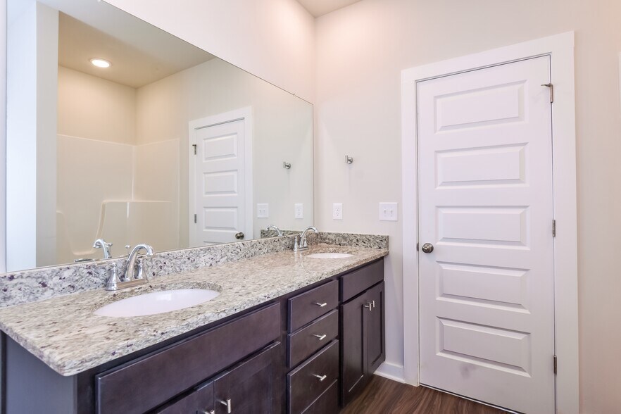 Building Photo - 26414 Valley Ridge Rd