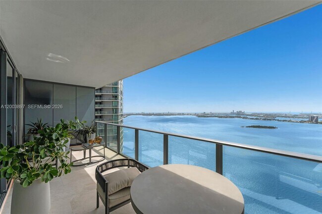 Building Photo - 650 NE 32nd St