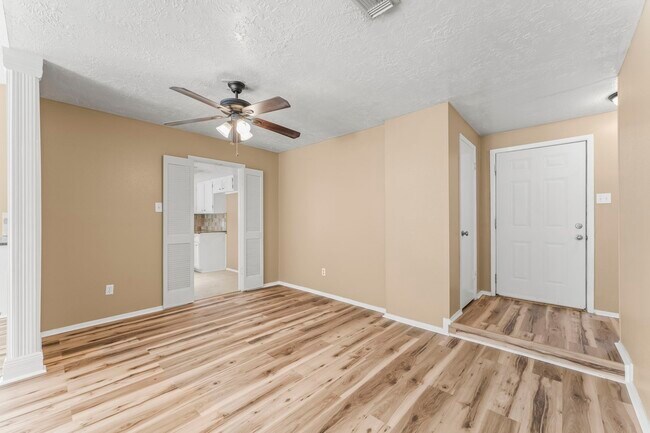 Building Photo - 17219 Camberwell Green Ln