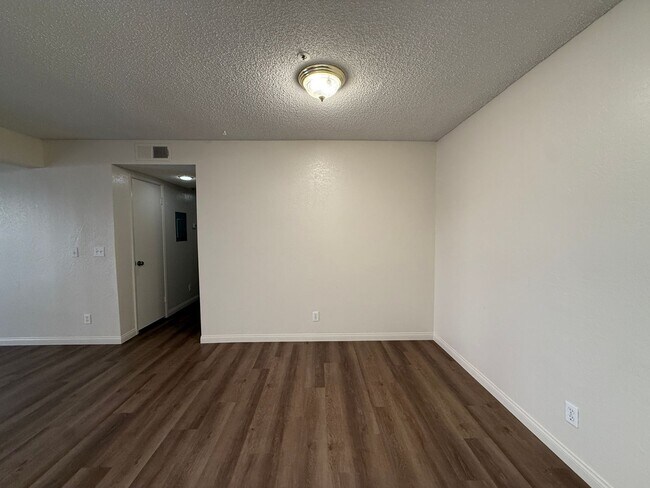 Building Photo - Downstairs Corner Condo in the Gated Community of Las Palmas