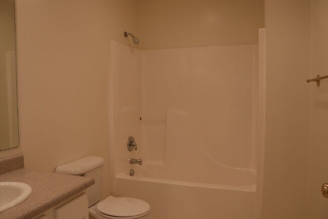 Building Photo - 2271 Shamrock Ln