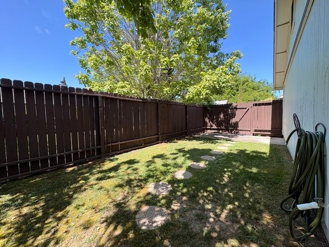 Building Photo - Beautifully Updated 3/2! Backyard, 2 Car Garage! Modern and Clean!