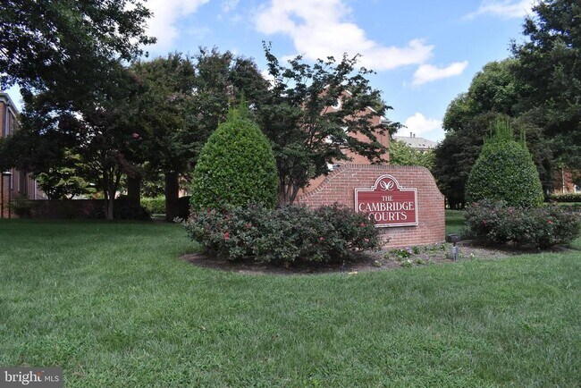 Building Photo - 2801 Arlington Blvd