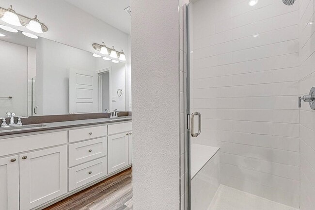 Building Photo - 4 Bed 3 Bath Luxurious Townhome in Frisco!