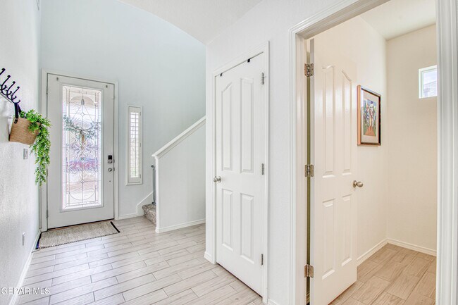 Building Photo - 7517 Red Cedar Dr