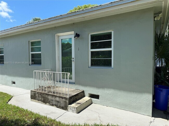 Primary Photo - 223 S J St