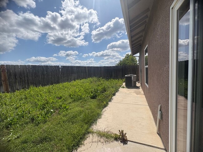 Building Photo - Nice 3-Bedroom House
