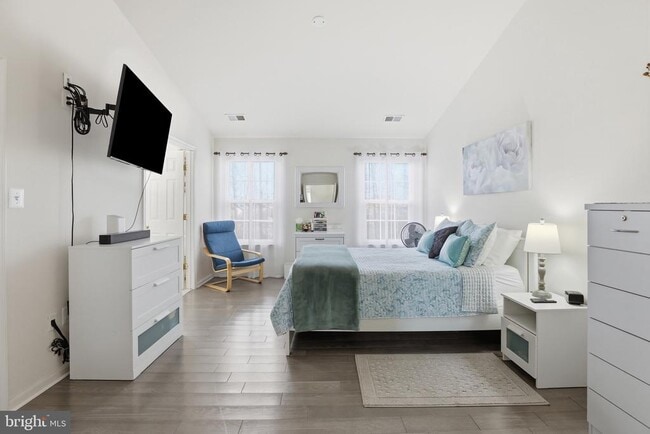 Building Photo - 18525 Sierra Springs Square