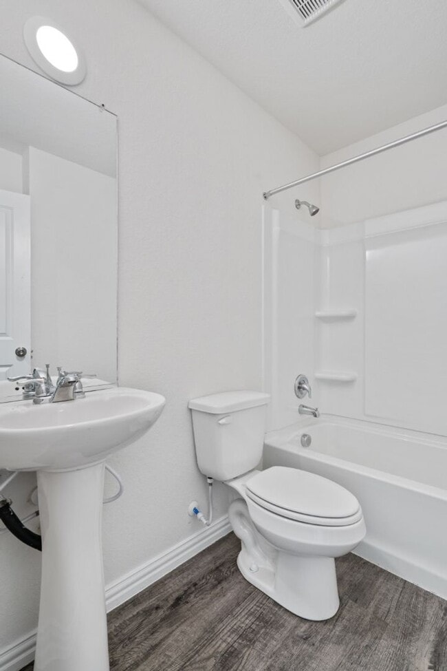 Building Photo - 1153 Magnolia St