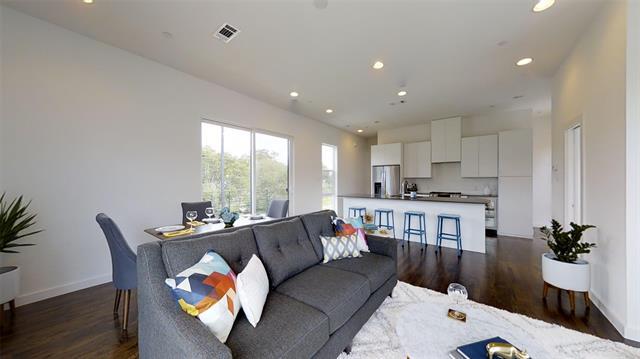 Building Photo - 4901 Live Oak St