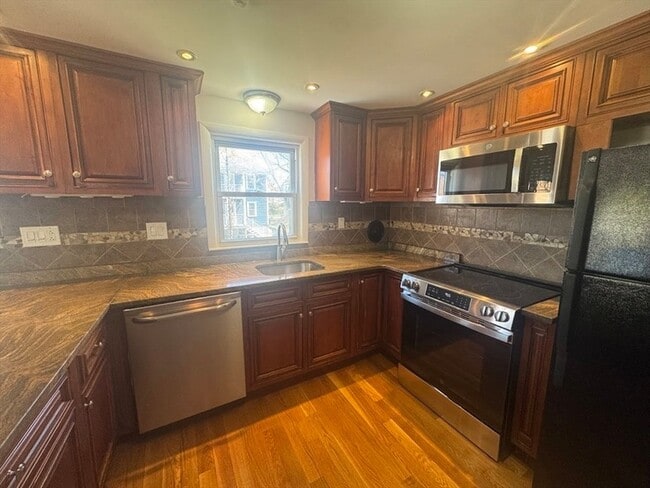 Building Photo - 34 Booth St