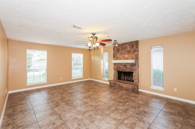 Building Photo - 14815 Oak Pines Dr