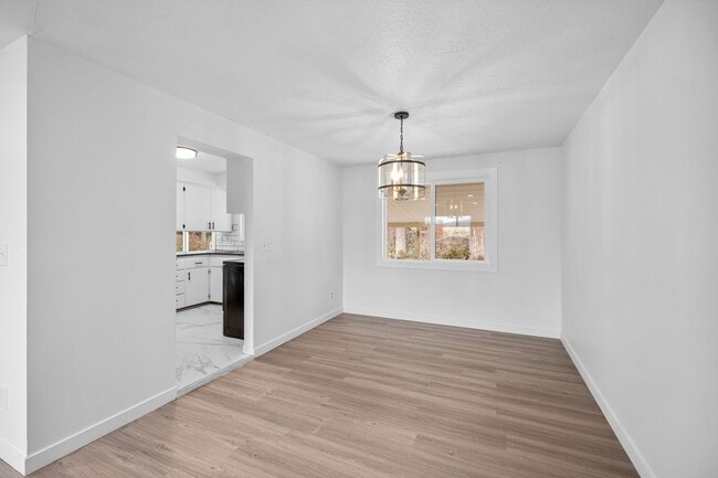 Building Photo - Beautiful South Valley Home! Available Now!