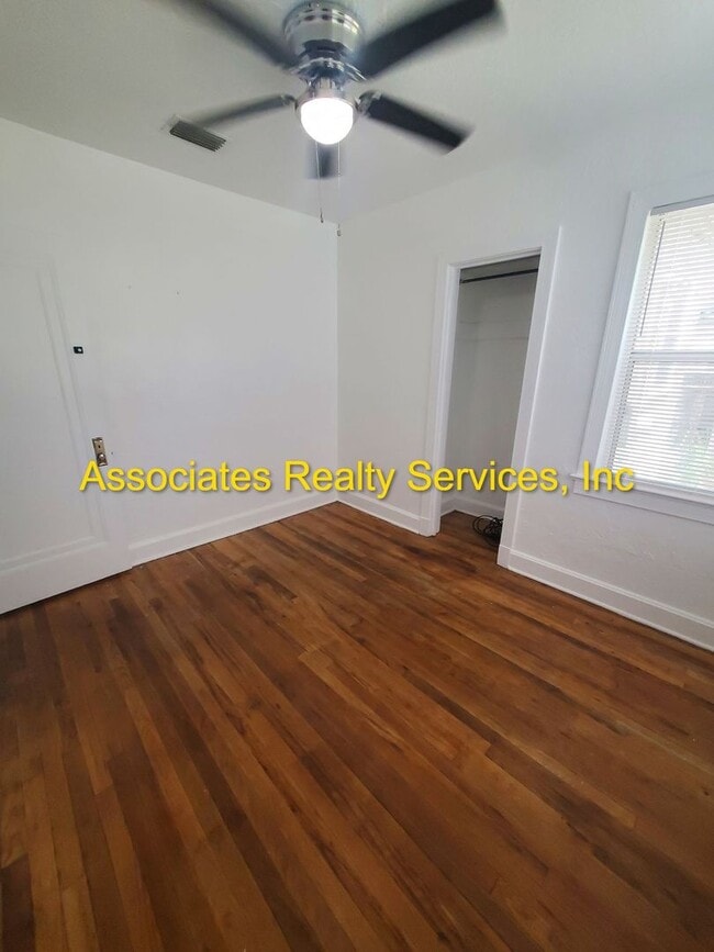 Building Photo - Newly listed!   Must see!  AVAILABLE NOW!