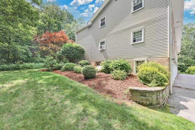 Building Photo - One bedroom apartment for rent in Andover Connecticut!