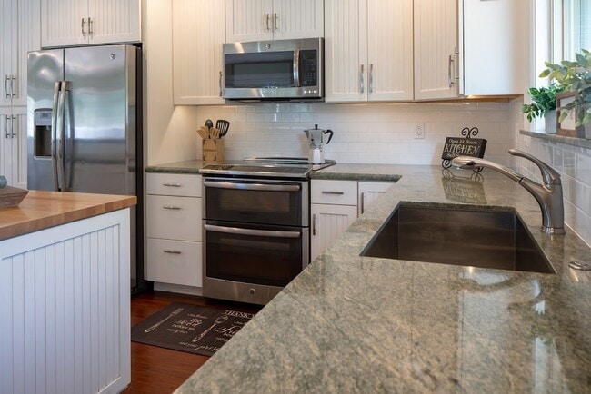 Building Photo - Beautiful Upgraded Single Family Home