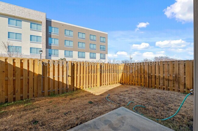 Building Photo - 716 Bronze Wy