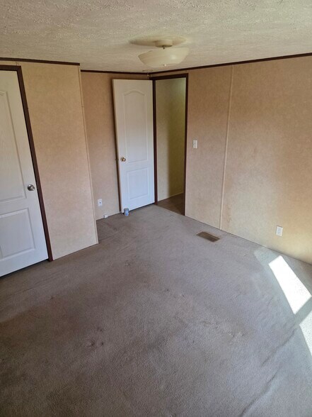 Building Photo - 11109 Frasure Helber Rd