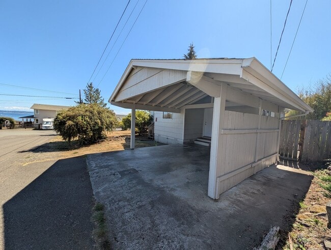 Building Photo - Well Kept Port Orchard Charmer with Stellar Seattle View, Available Now!