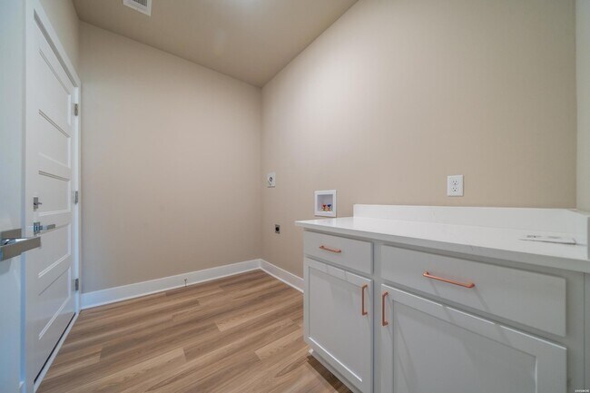 Building Photo - 101 Sea Ray