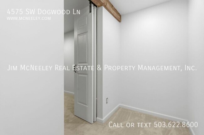 Building Photo - 4575 SW Dogwood Ln