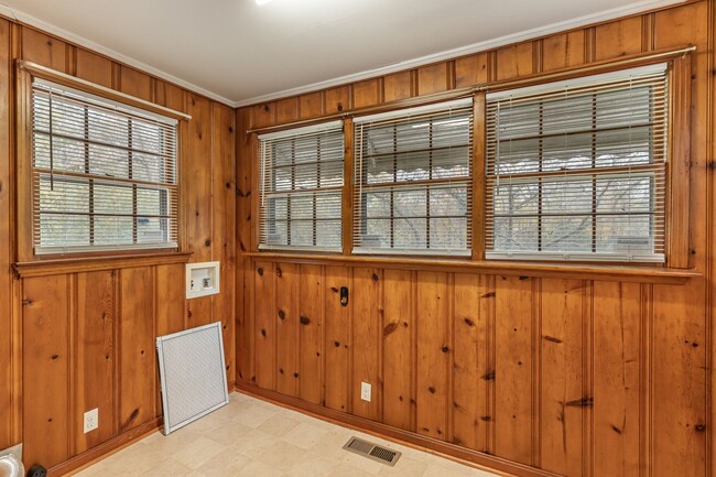 Building Photo - 5506 Bon Air Cir