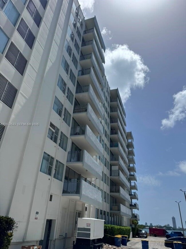 Building Photo - 7545 E Treasure Dr