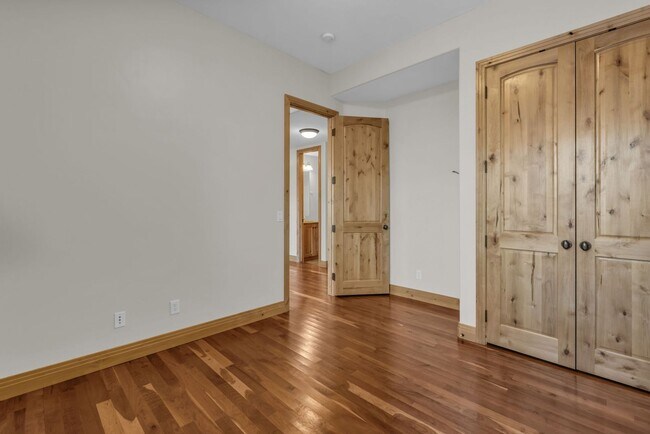 Building Photo - Canyon Links Townhomne