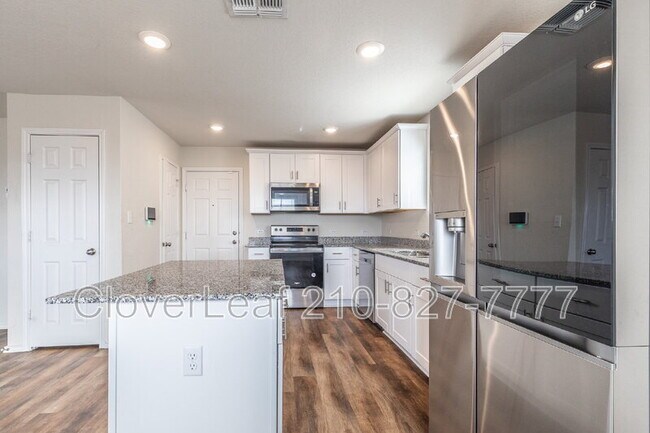 Building Photo - 6102 Walnut Wy