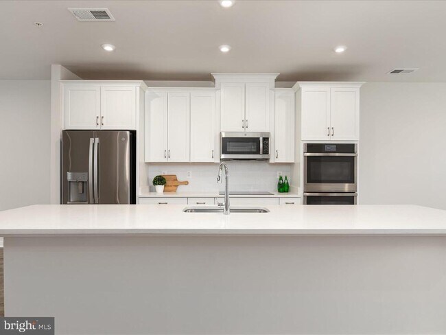 Building Photo - 44485 Wolfhound Sq