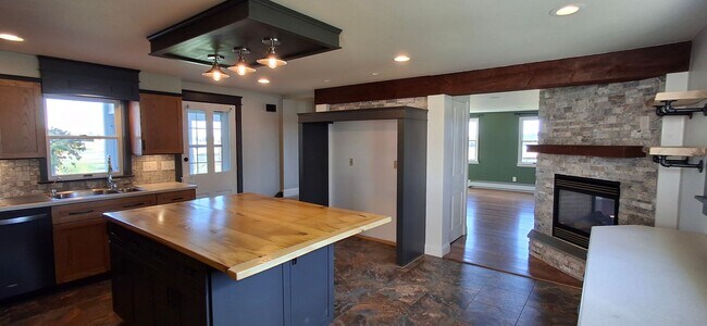 Building Photo - 2513 Donegal Springs Rd