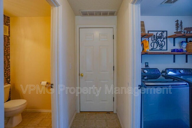 Building Photo - 911 NW 148th St