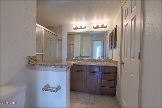 Building Photo - 894 Melville Ln