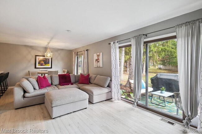 Building Photo - 1131 Indianwood Trail