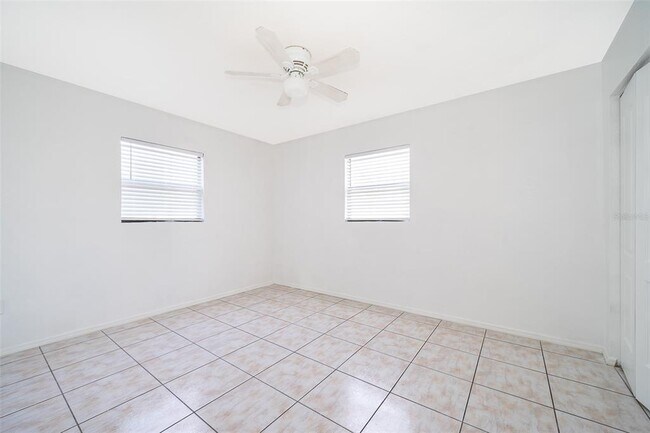 Building Photo - 118 E Muriel St