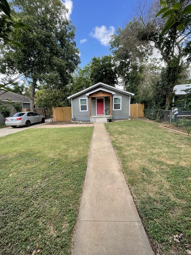 Building Photo - Charming South Georgetown Gem with Timeless Appeal