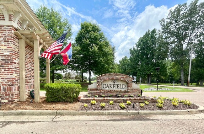 Building Photo - Stunning Germantown School District Rental with Office & Large Fenced Yard