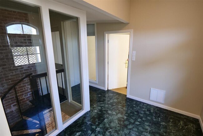 Building Photo - 7620 Del Monte Dr