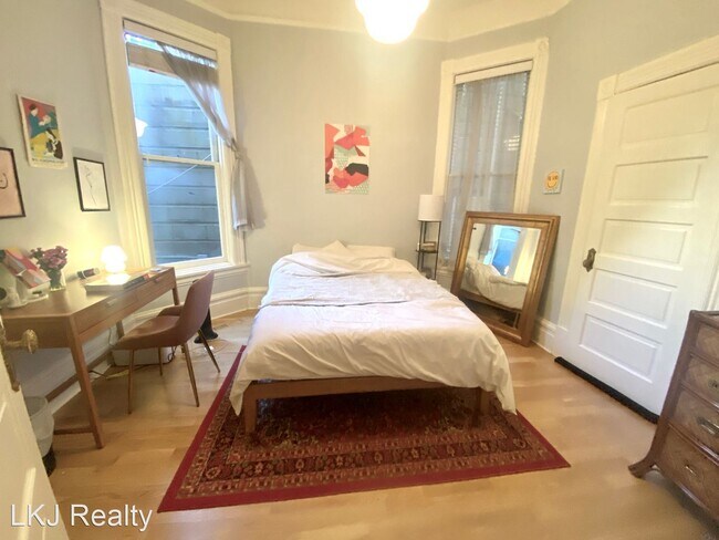 Building Photo - 4 br, 1.5 bath House - 2926 Pine Street