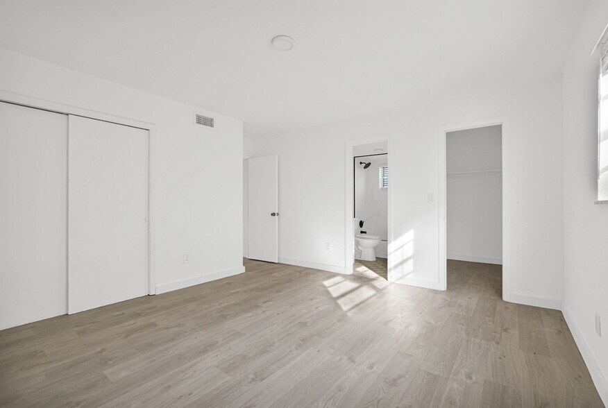 Building Photo - 8276 NE Miami Ct