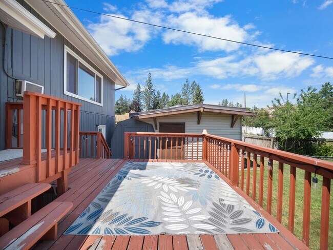 Building Photo - Spacious 4-Bedroom Pet-Friendly Home in North Spokane