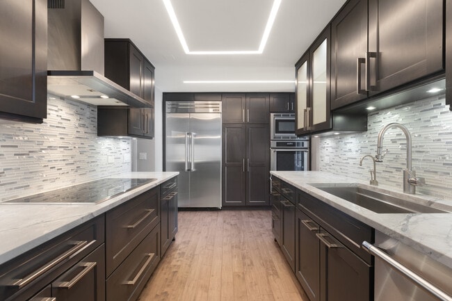 Building Photo - 200 E Delaware Pl