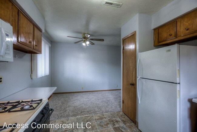 Building Photo - 2520-2528 S 60th St