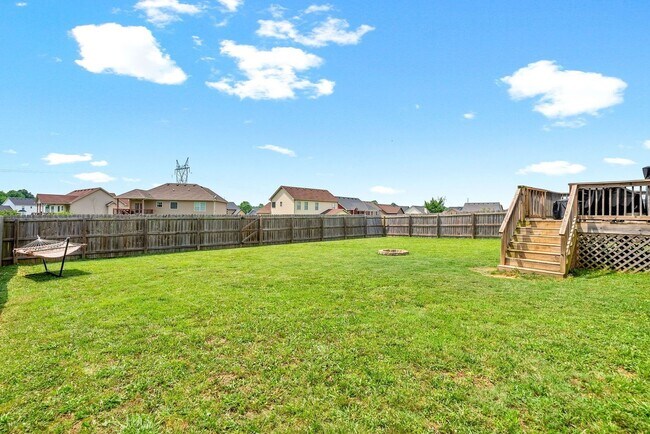 Building Photo - Spacious 4-Bedroom Home with Modern Upgrad...