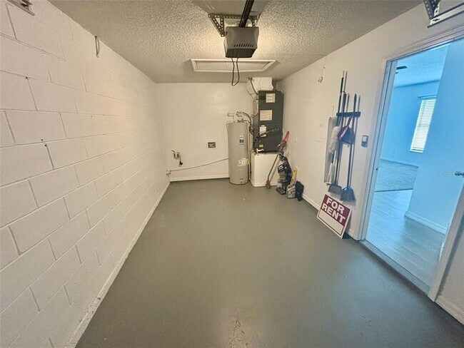 Building Photo - 1829 Lacy Ln