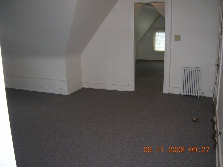 Building Photo - 323 N Hartley St