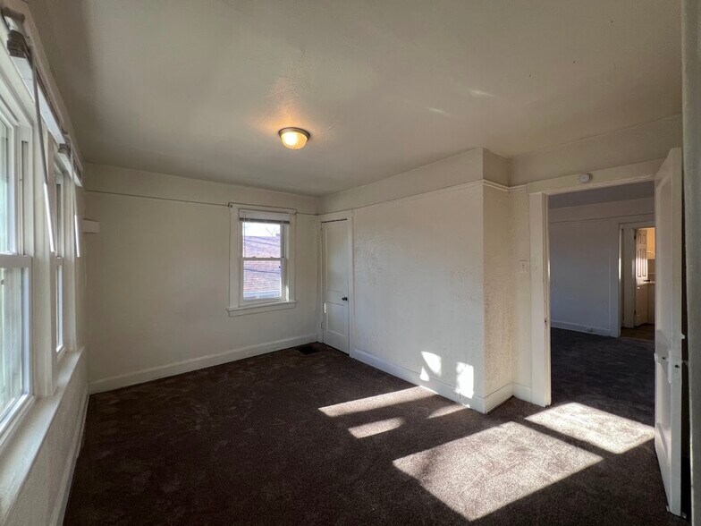 Building Photo - 1205 Sarah St