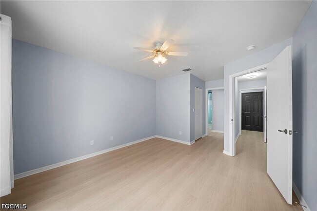 Building Photo - 15624 Sunny Crest Ln